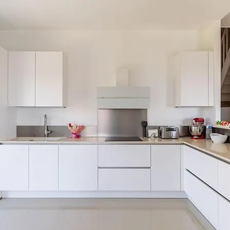 Sea View Villa, Pool, 4 Bedrooms, Air Conditioning, 1 Mile Szálloda
